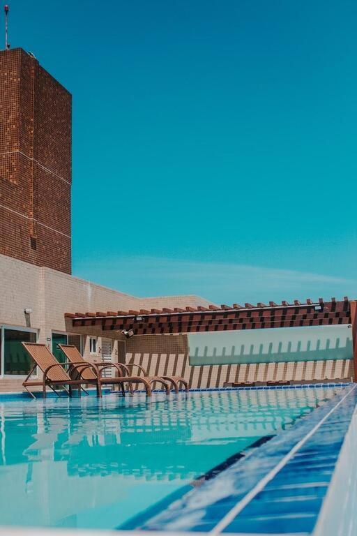 Confortável Flat com piscina de borda infinita na cobertura Cabedelo Esterno foto